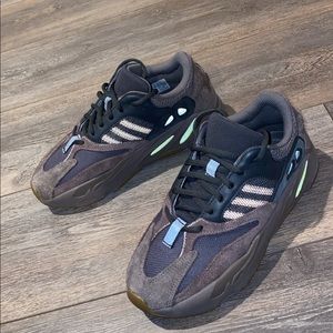 Yeezy 700 Mauve